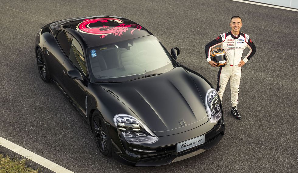 Porsche Taycan visas som prototyp med... avgasutblås?