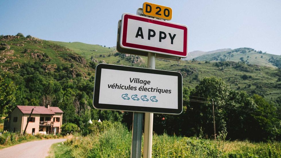 Bergsbyn där alla kör elbil