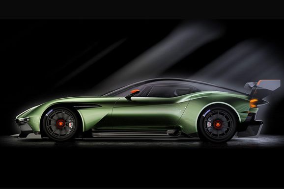 V12-motor, 800 hk och eld ur avgasrören!