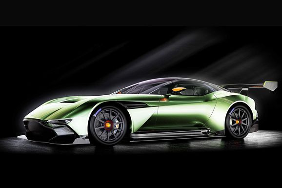 V12-motor, 800 hk och eld ur avgasrören!