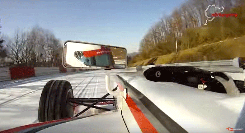 I brist på snö – kolla galna varvet på Nürburgring