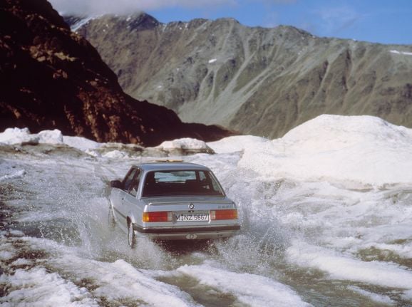 BMW firar – 325i Allrad var första 4WD-bilen