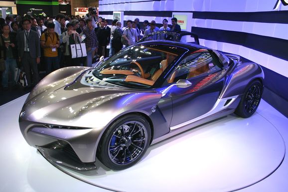 Superlätt sportbil – men gissa från vem?