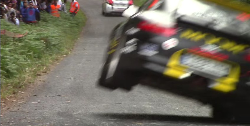 Se när proffsiga föraren räddar den läskiga sladden