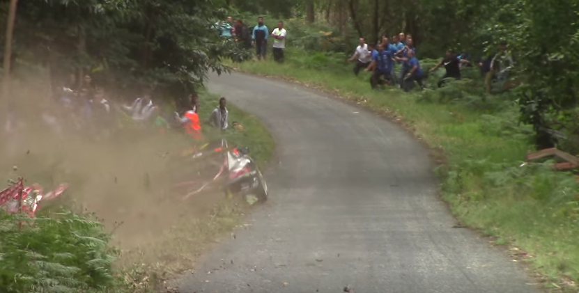 Se när proffsiga föraren räddar den läskiga sladden