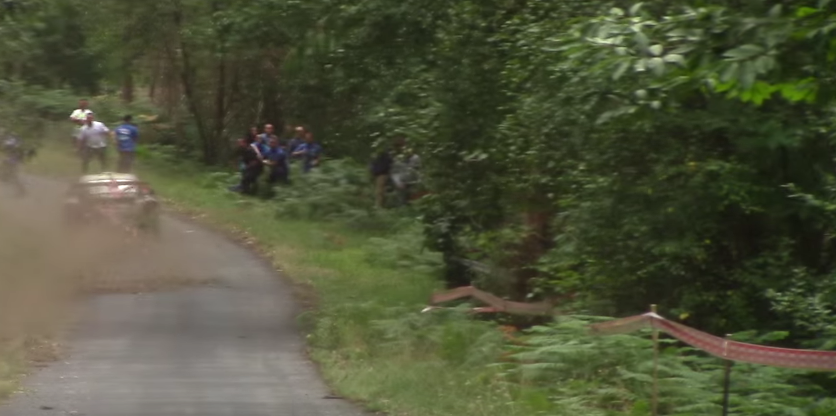 Se när proffsiga föraren räddar den läskiga sladden