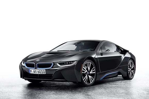 BMW i8 är utan tak och dörrar – men supermodern