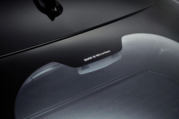 BMW i8 är utan tak och dörrar – men supermodern