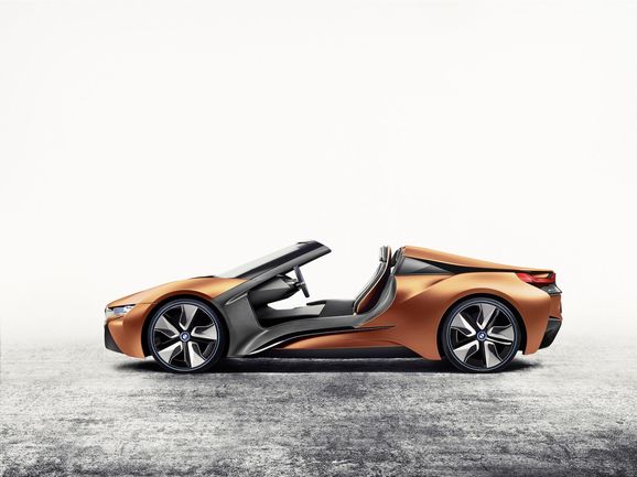 BMW i8 är utan tak och dörrar – men supermodern