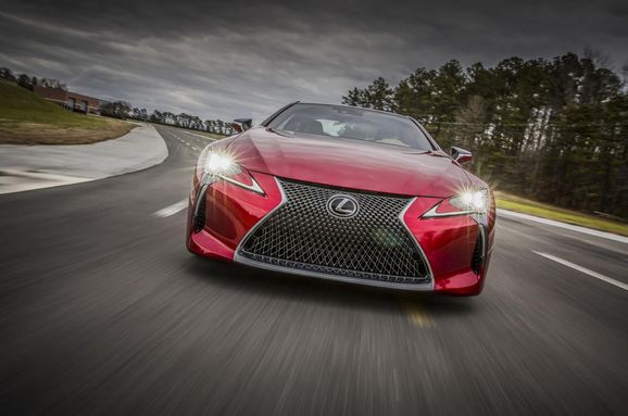 Lexus nya prestandakupé med 477 hk till Sverige
