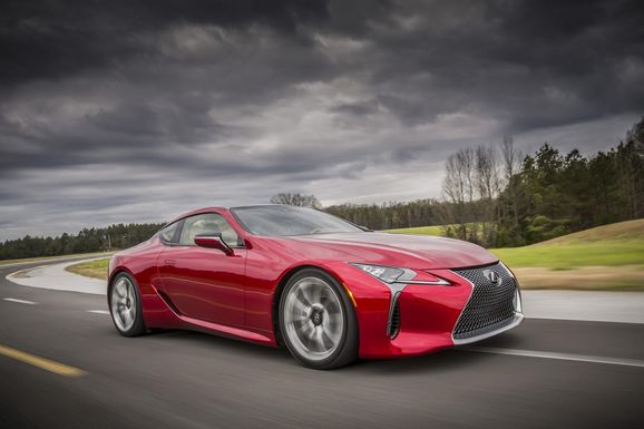 Lexus nya prestandakupé med 477 hk till Sverige