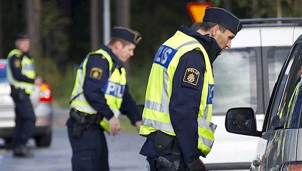 Polisen stoppade körkortslös – på väg till uppkörningen