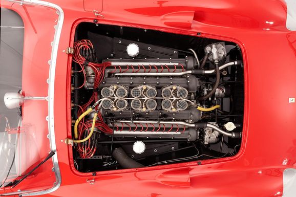 Fotbollsstjärna köpte rekorddyra Ferrarin