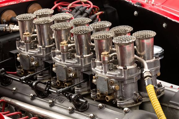 Fotbollsstjärna köpte rekorddyra Ferrarin