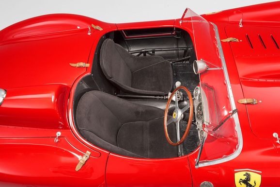 Fotbollsstjärna köpte rekorddyra Ferrarin