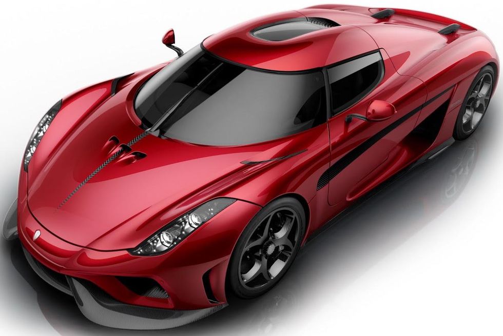 Koenigsegg Regera skrämmer slag på Bugatti