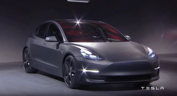 Tesla Model 3 har fel instrument – här är svaret