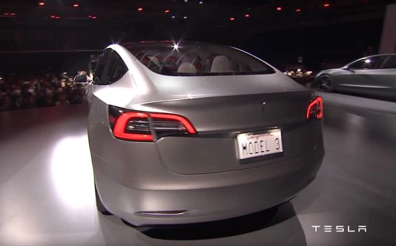Tesla Model 3 har fel instrument – här är svaret