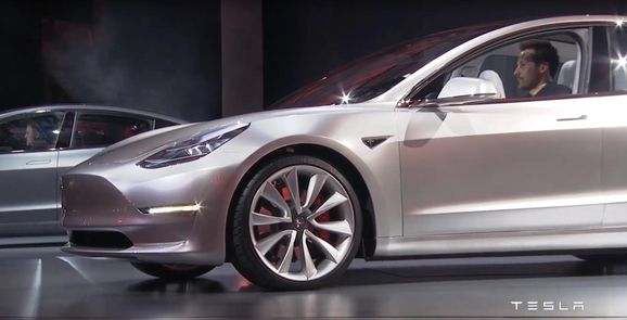 Tesla Model 3 har fel instrument – här är svaret