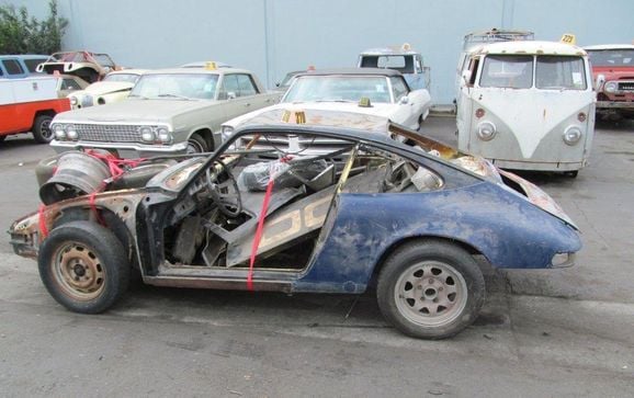 Sorgligt vrak bortom räddning – eller vänta nu…