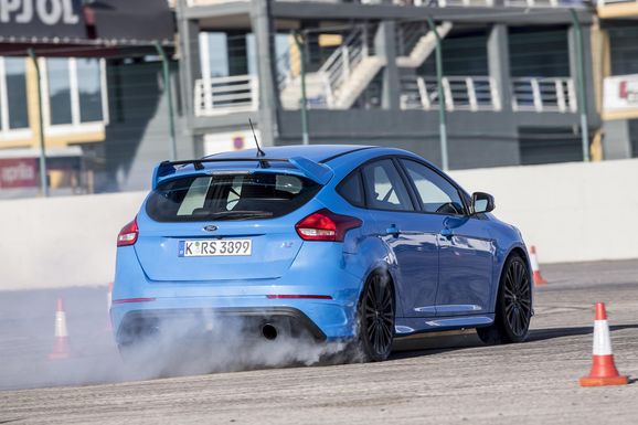 Ford Focus RS blir snabbare än Porsche 911