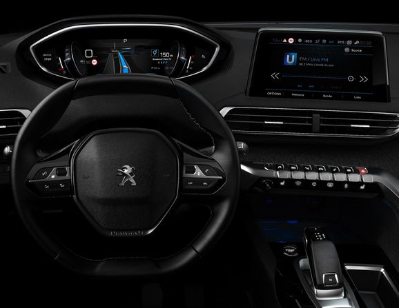 Stora skärmar och modern design utmanar Audi