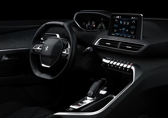 Stora skärmar och modern design utmanar Audi