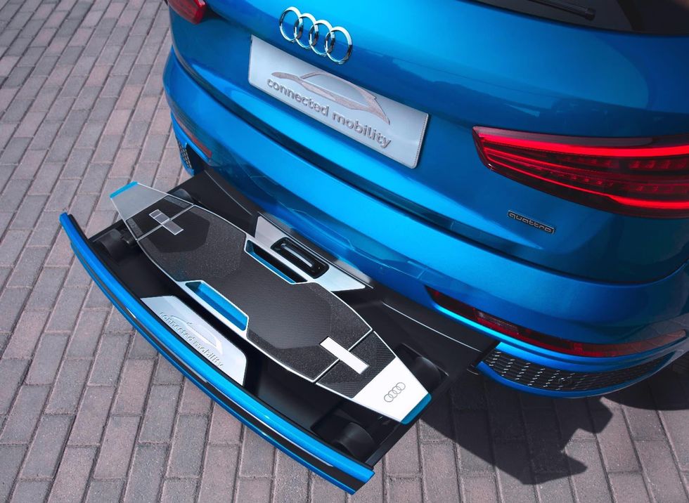 Audi visar superfräck scooter som laddas i bilen
