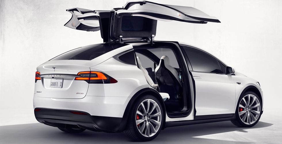 Nu kan du bygga din egen Tesla Model X
