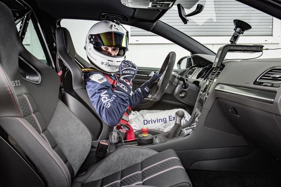 Volkswagen skänker Bris över en halv miljon kronor