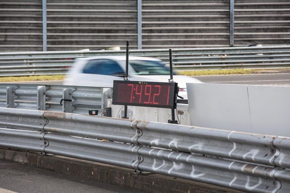 Volkswagen skänker Bris över en halv miljon kronor