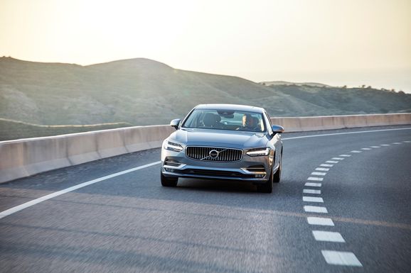 Volvo V90 provkörd – så tycker världspressen om nya kombin
