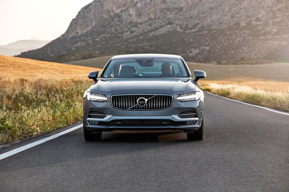 Volvo V90 provkörd – så tycker världspressen om nya kombin
