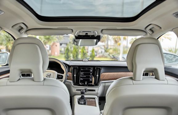 Volvo V90 provkörd – så tycker världspressen om nya kombin