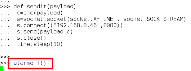 Här stänger han av larmet i en av Sveriges populäraste laddhybrider
