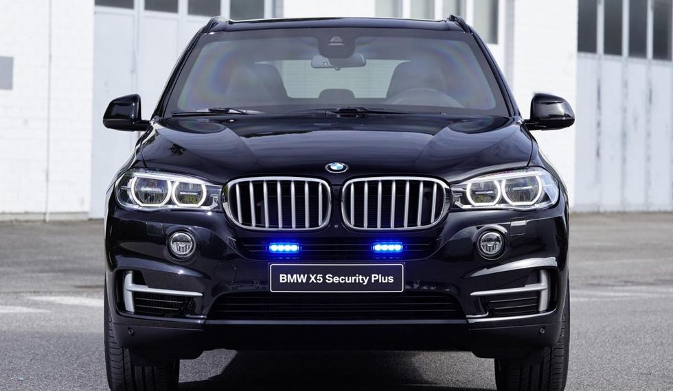 Automatvapen rår inte på bepansrad super-BMW