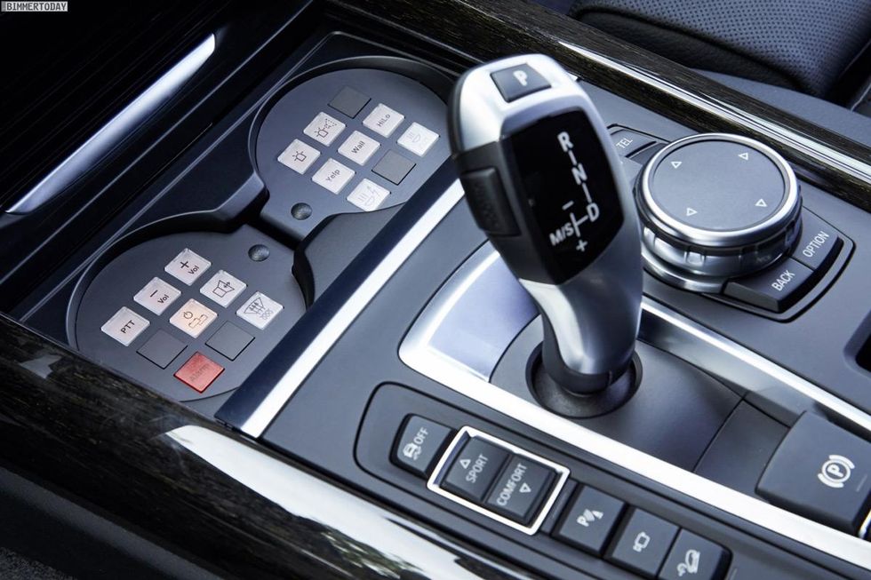 Automatvapen rår inte på bepansrad super-BMW