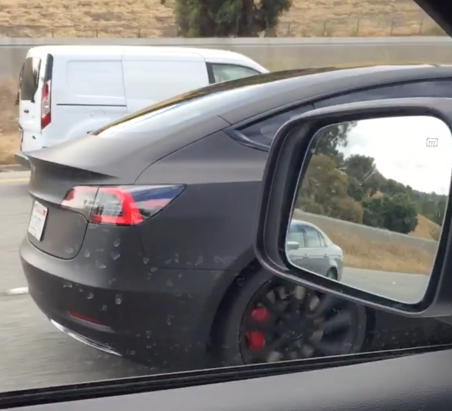 Tesla Model 3 fångad på film