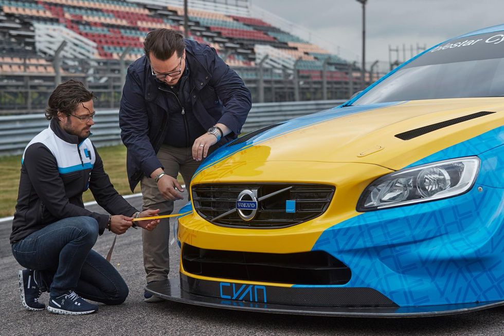 Prinsens Volvo-design: Temat är svenska flaggan