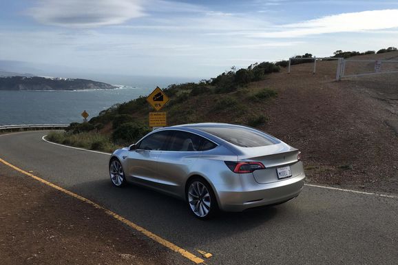 Tesla Model 3 har fel instrument – här är svaret