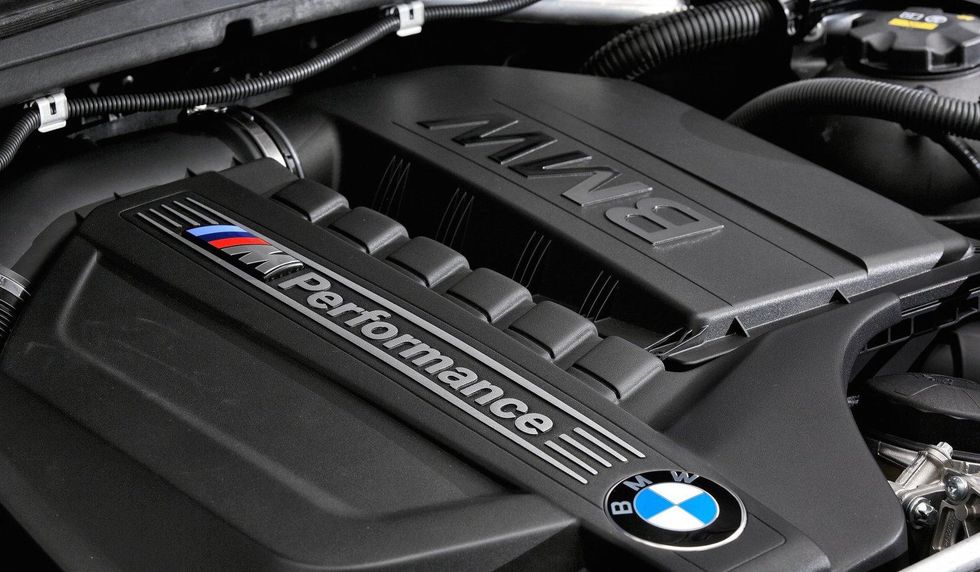 BMW om raka sexorna: Fansen kommer dö ut