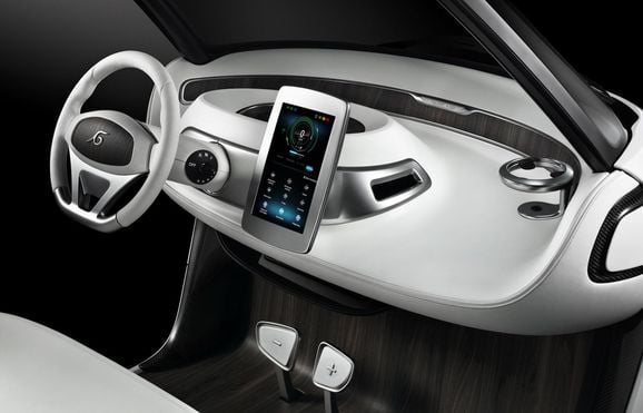 Fore! Mercedes lyxiga golfbil får oss att längta ut till banan