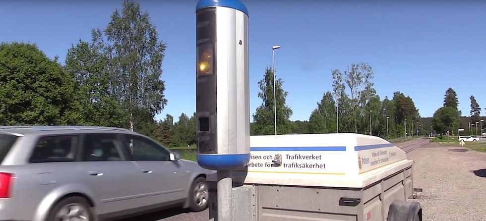 Film: Polisens fartkontroll – med snurrigt budskap