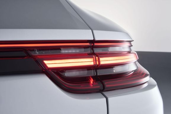 Vi provkör två grymma Porschar – både el och sport