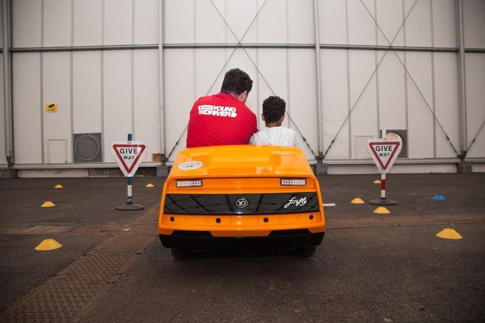 Firefly är den lyxiga elbilen för ditt barn – med autobroms!