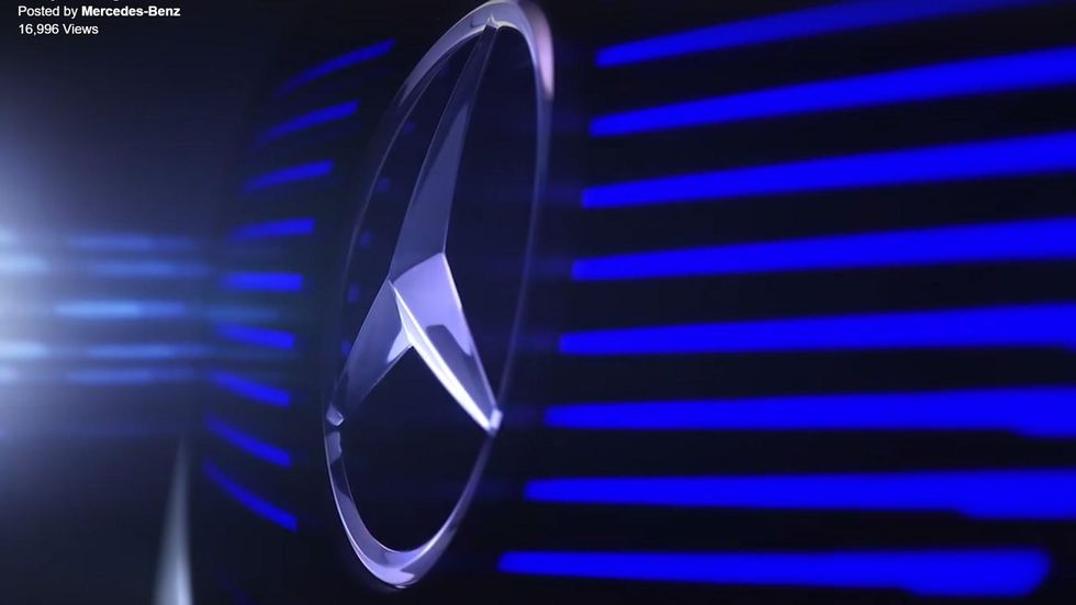 Här smygvisar Mercedes nya crossovermodellen med eldrift