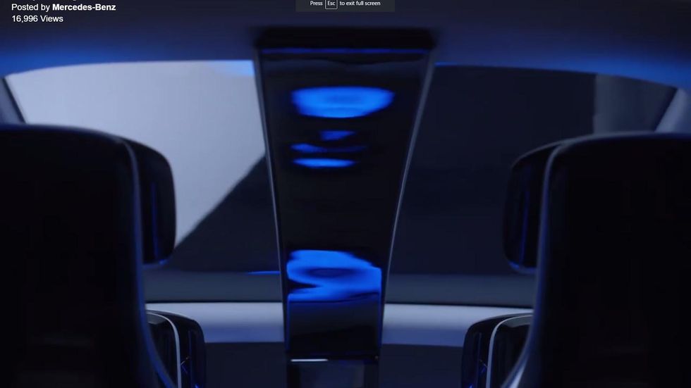 Här smygvisar Mercedes nya crossovermodellen med eldrift