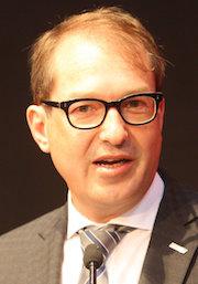 Varnar Teslaägare för autopilotfunktionen