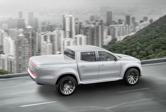 Mercedes första pickup – men vad är under skalet?