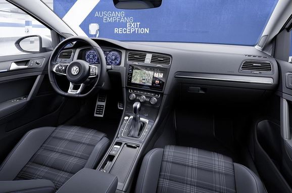 Provkörd: Erik imponeras av nya VW Golf